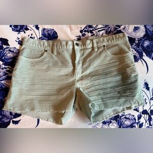 Carve Designs Dogtown 4 inch corduroy shorts size 14 in mint